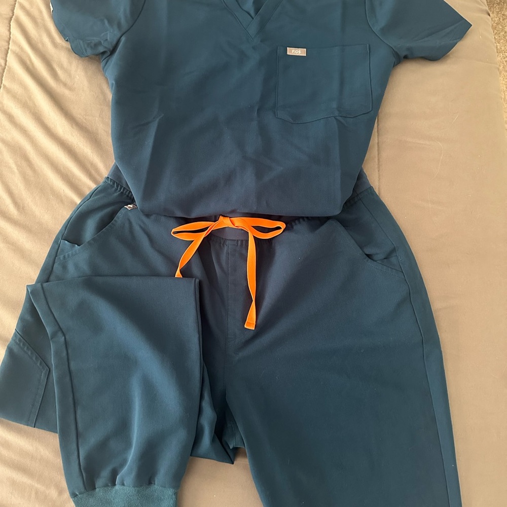 Figs Deep Reef Scrub Set
